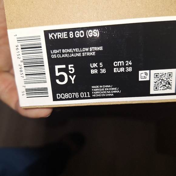 Nike Kyrie 8 GO (GS) Light Bone with yellow strike.  NWB in a youth size 5.5, 6 - Picture 9 of 10